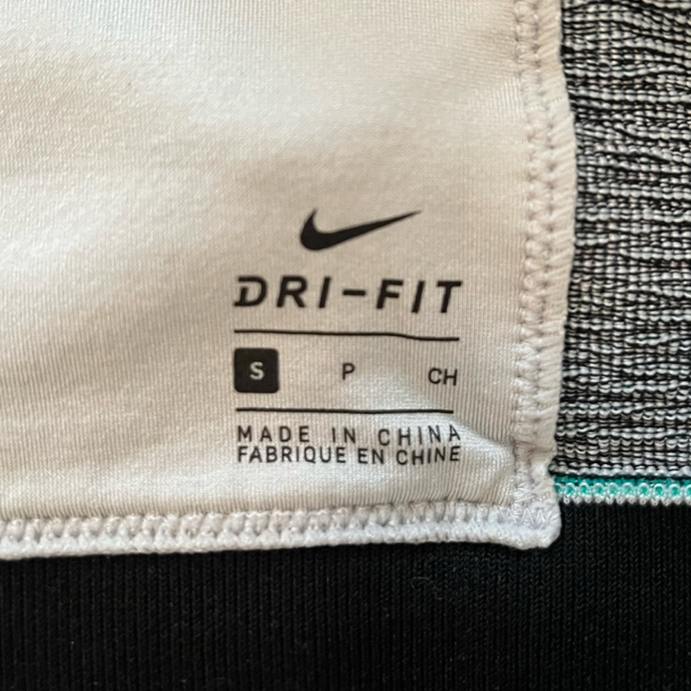 Nike Sports Bra - Picture 3 of 4